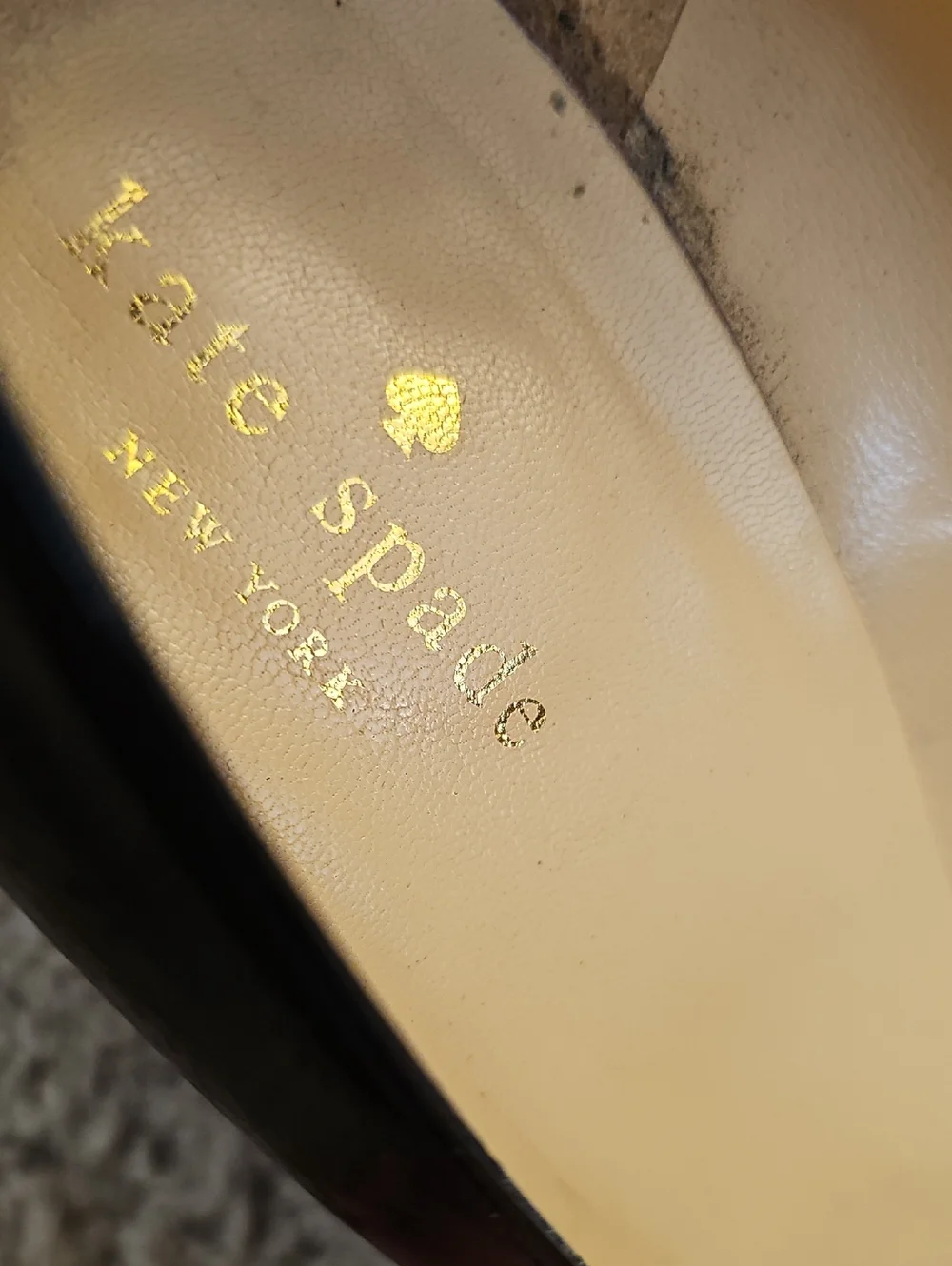 KATE SPADE patent leather round toe pumps heels Size 9.5